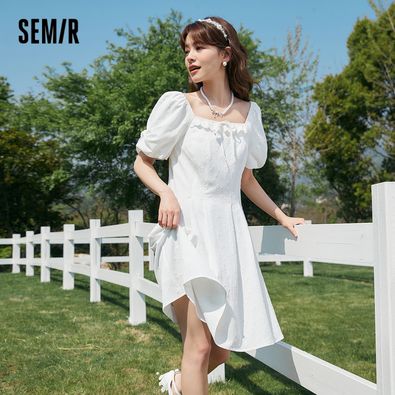 森马连衣裙女收腰方领气质2023新款夏设计感肌理提花小白裙白月光