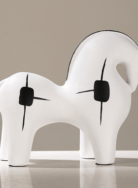现代极简抽象白色马树脂摆件客厅