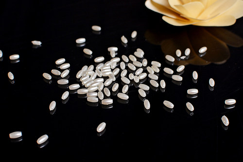 DIY饰品配件 ABS米形塑料珍珠色 米珠 3*6MM 一包100个 3090