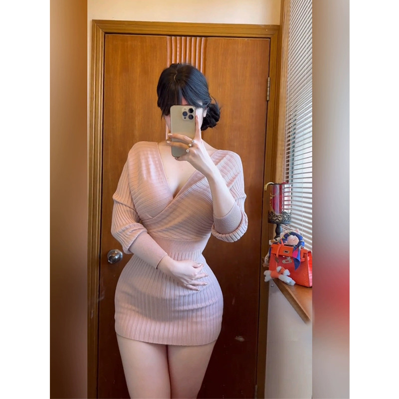 XZY 微胖纯欲性感V领修身针织连衣裙女25年秋季辣妹收腰包臀短裙