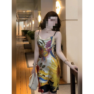 微胖风情万种荡领缎面印花吊带裙女25年夏季 XZY 轻熟性感收腰短裙