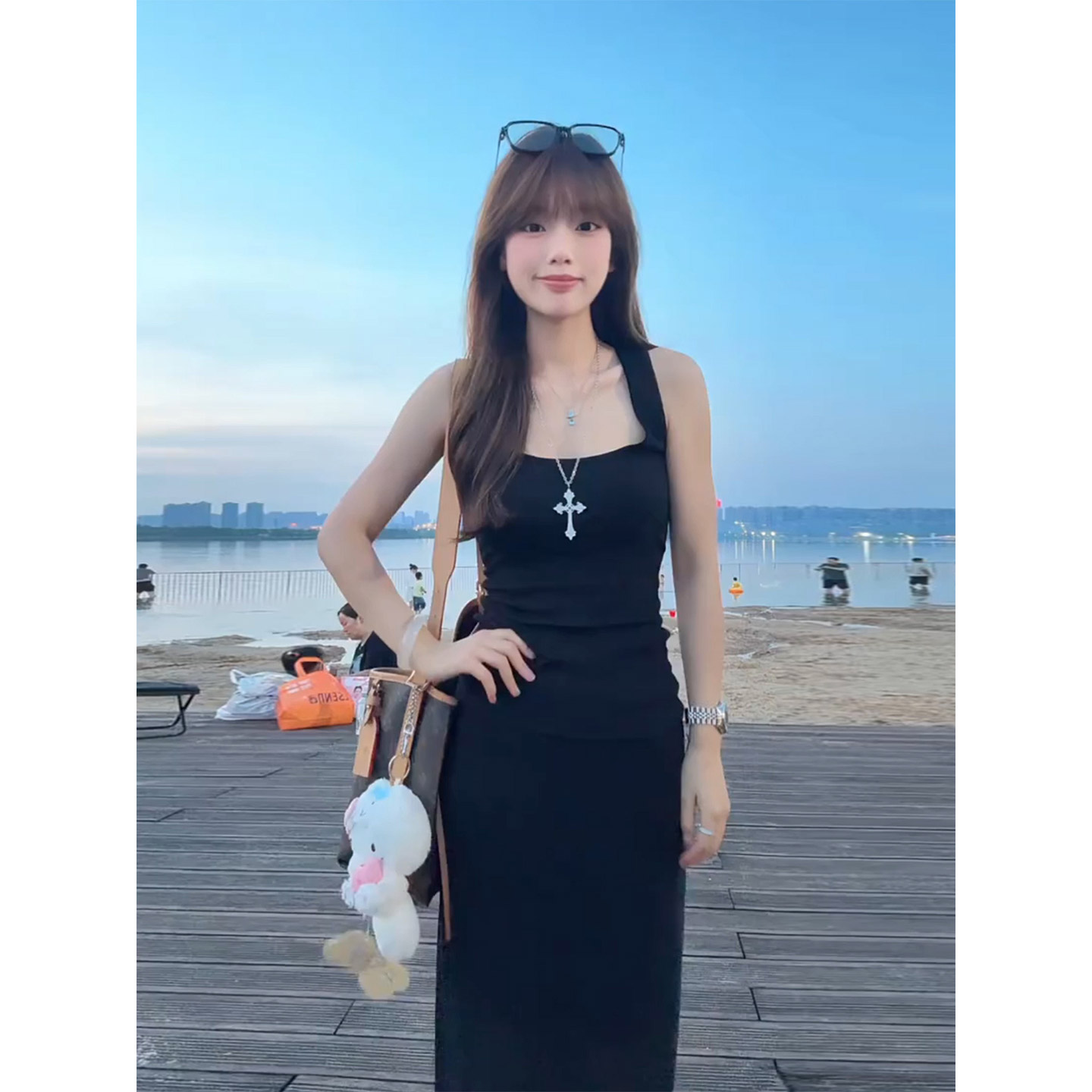 微胖御姐气质方领修身吊带背心