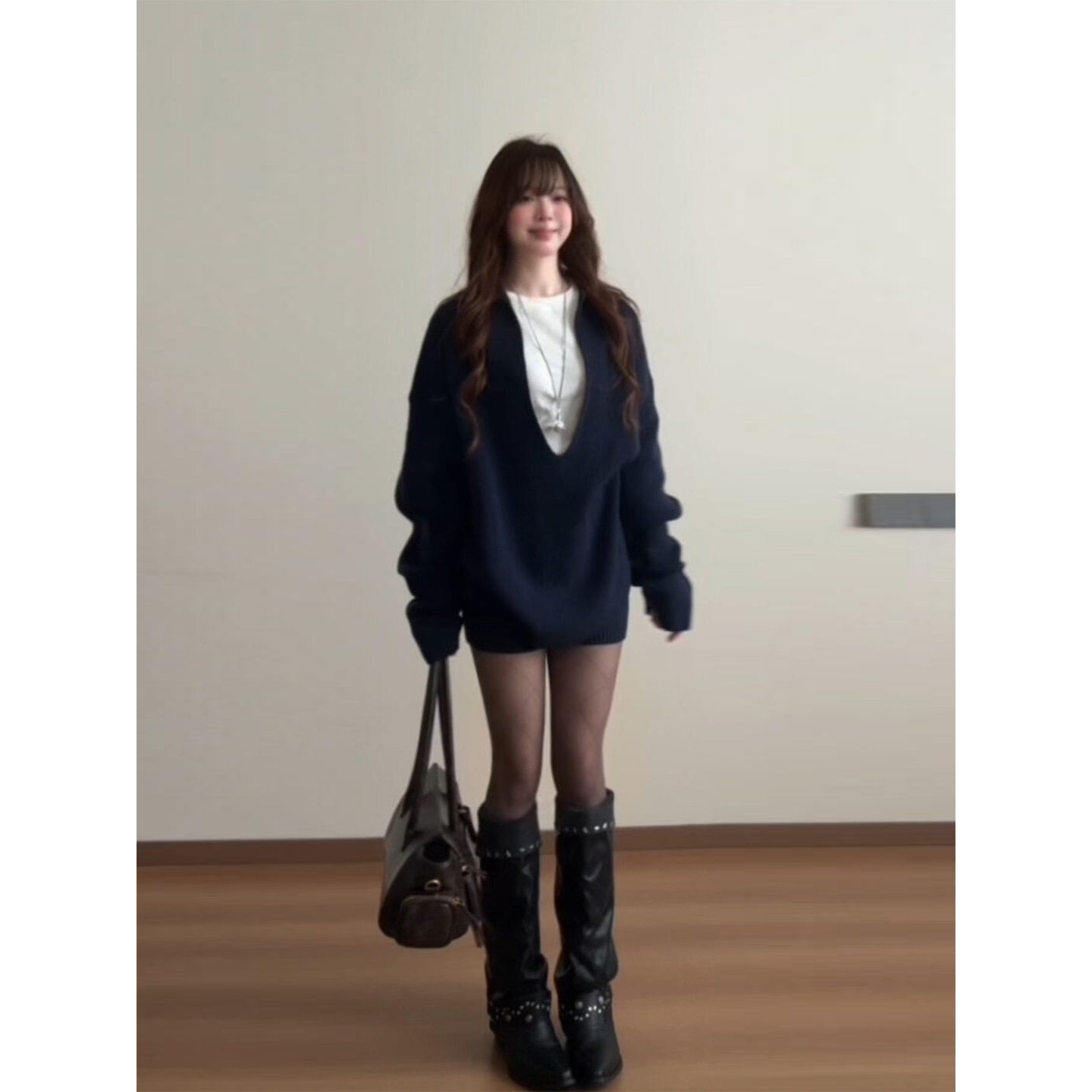 微胖韩系松弛感大V领坑条针织衫