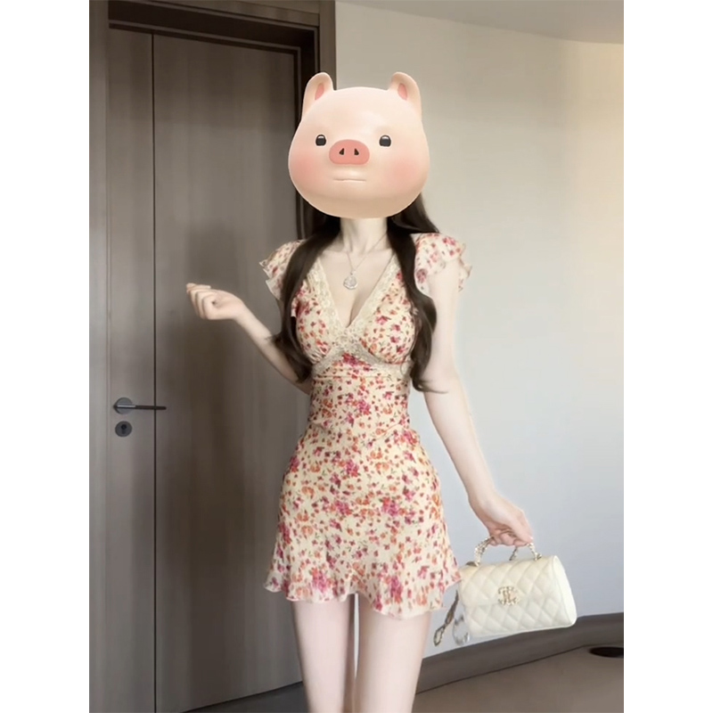 微胖纯欲风修身蕾丝拼接碎花短裙