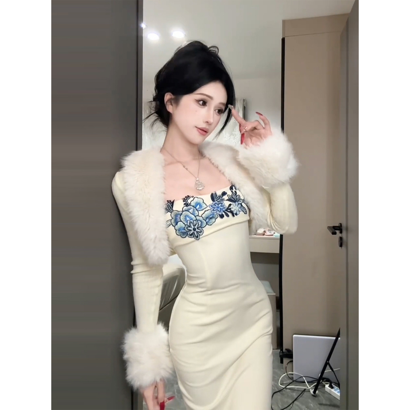 XZY 微胖新中式一字肩修身开叉旗袍包臀裙女25年冬季毛毛披肩外套