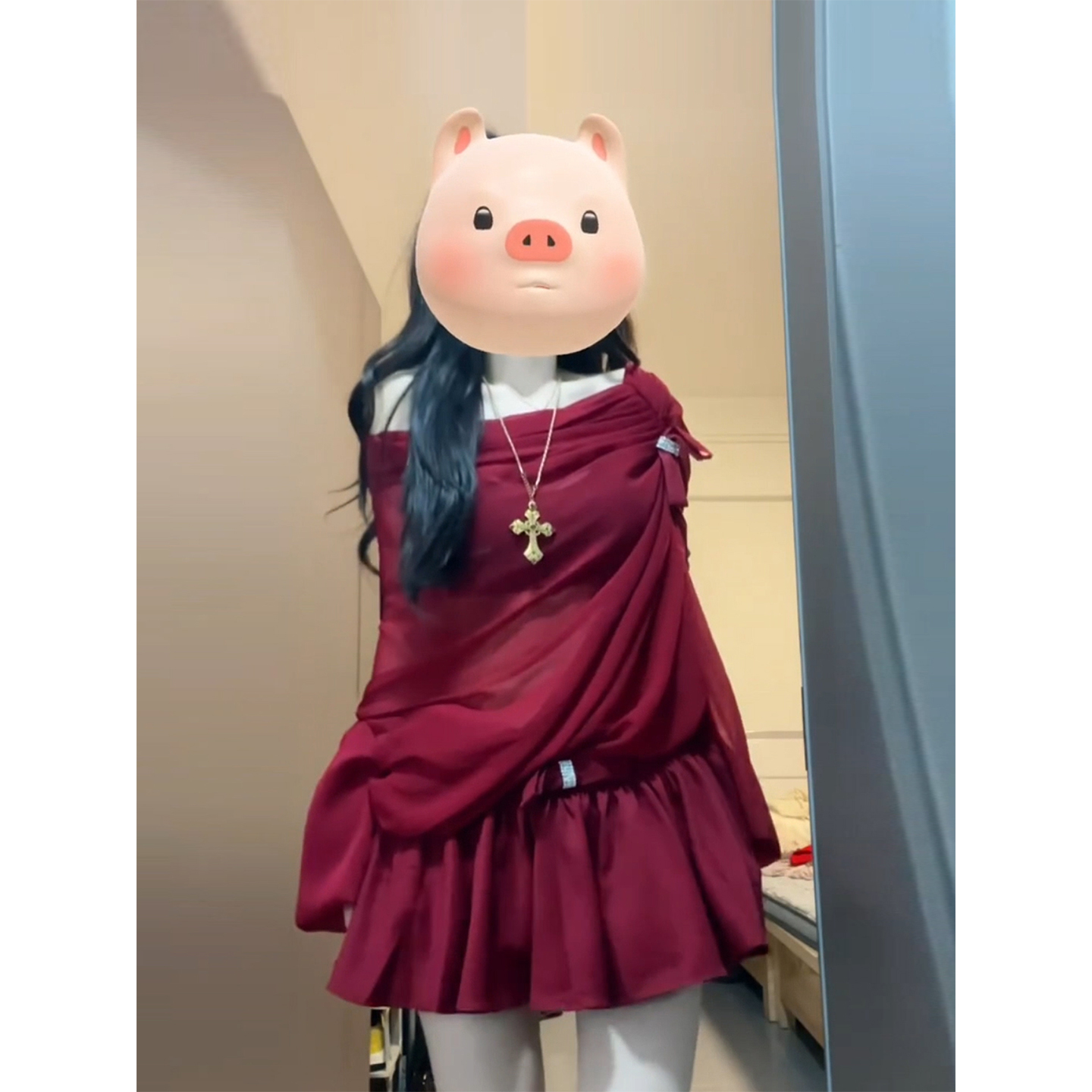 微胖纯欲辣妹斜肩红色长袖上衣