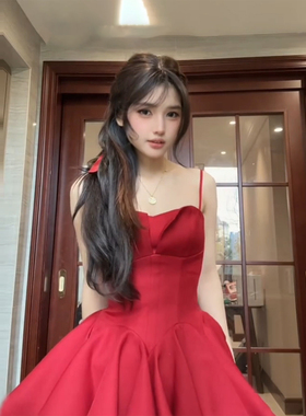 XZY 微胖法式甜辣妹红色吊带连衣裙女高级感圣诞节新年生日礼服裙