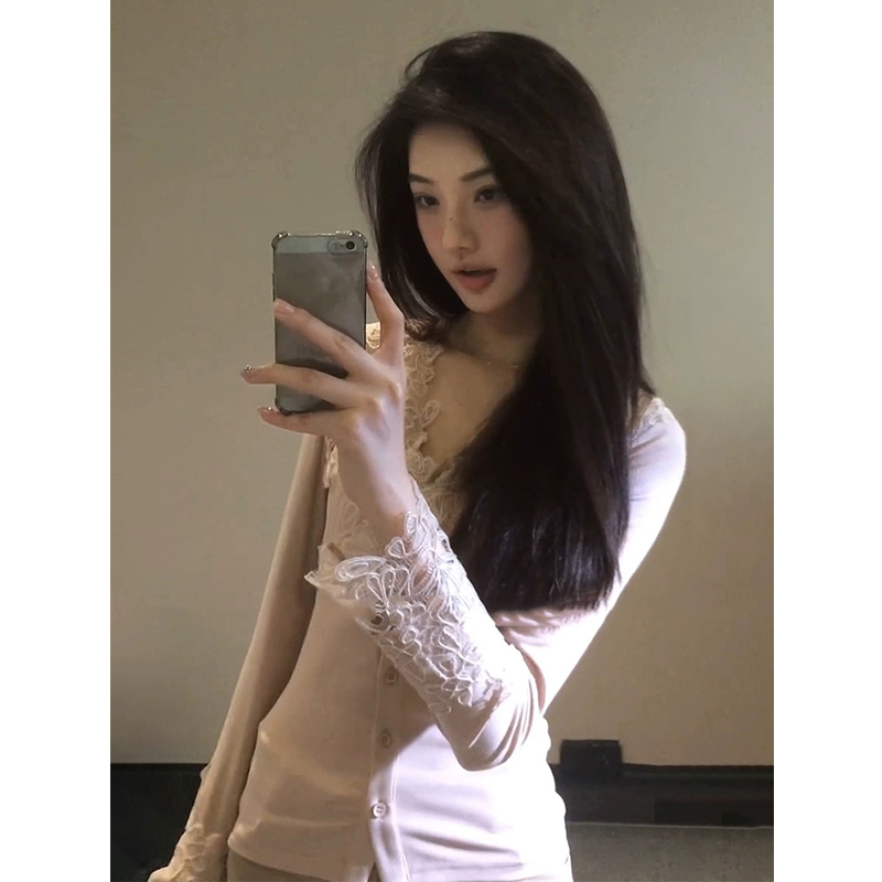 微胖纯欲风修身重工蕾丝刺绣上衣