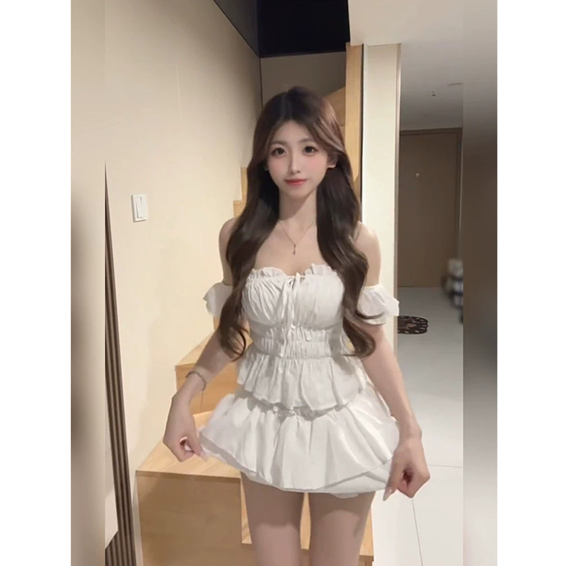 微胖甜辣妹木耳边系带抹胸上衣