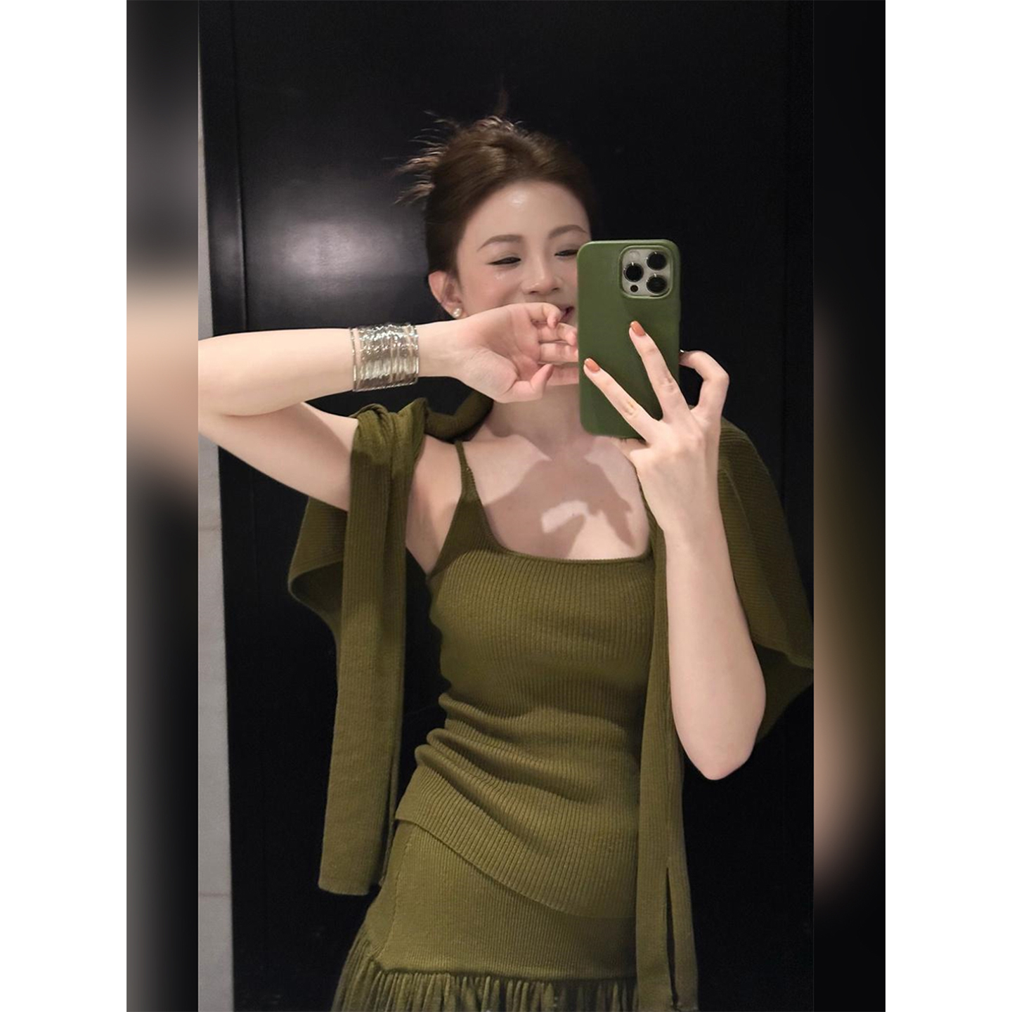 微胖简约松弛感绿色针织吊带开衫