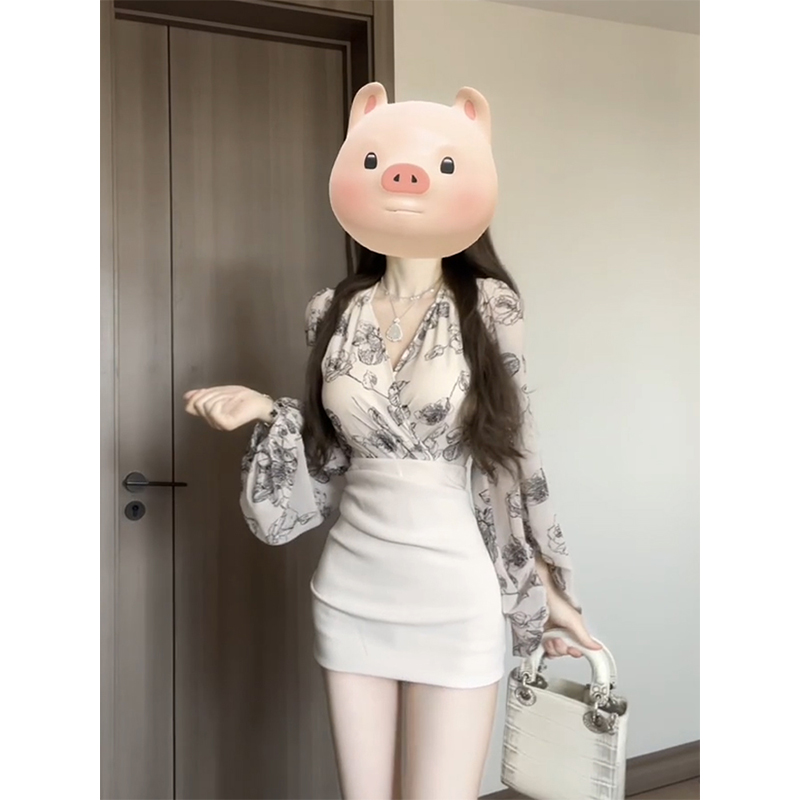 微胖轻熟温柔V领灯笼袖印花上衣