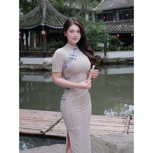 微胖可露丽风条纹改良旗袍连衣裙