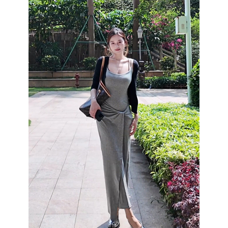 微胖淡人穿搭扭结灰色吊带连衣裙