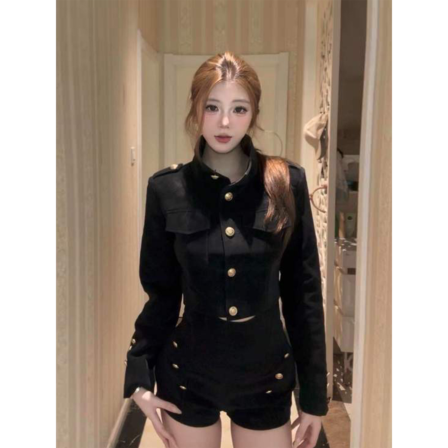 微胖御姐气质黑色金属扣短款外套