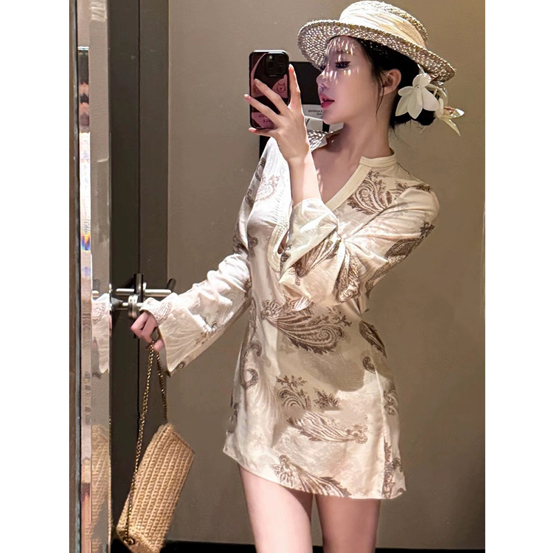 微胖法式老钱风V领印花连衣裙图片
