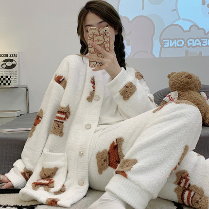 孕妇睡衣冬季怀孕期加绒加厚三件套珊瑚绒月子服秋冬款产后哺乳装