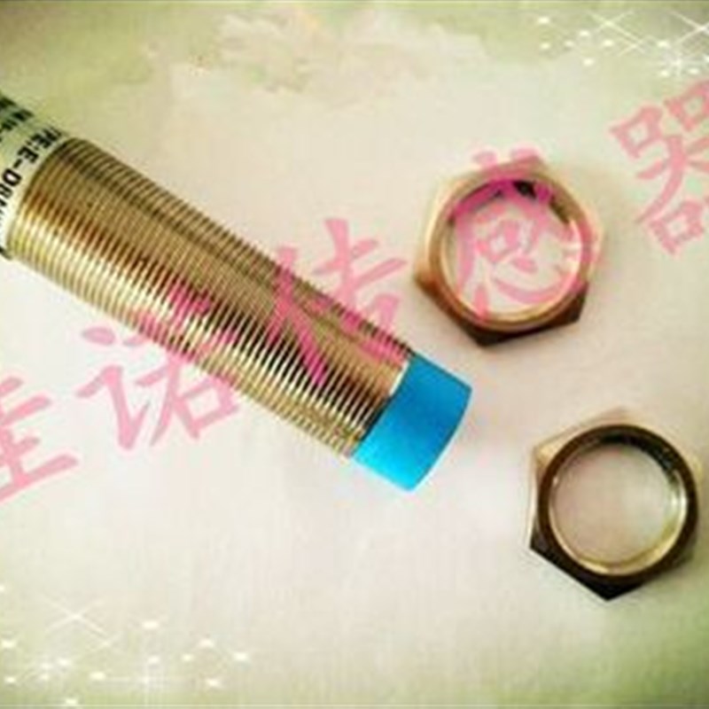 M18模拟量接近开关 线性位移传感器 输出0-10V 10-0V距离0-8MM