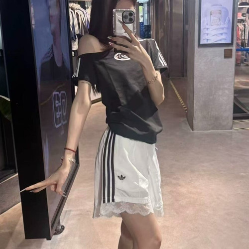adidas三叶草 时尚运动三条纹蕾丝短裤女夏季新款 IL2420