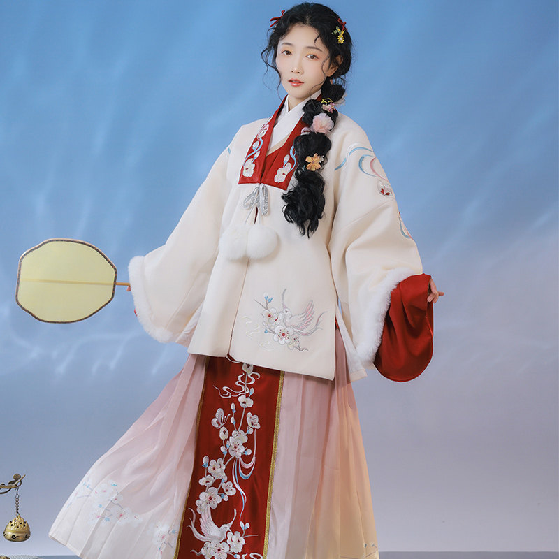 耀春正品原创凌霜雪拜年汉服女明制交领袄裙秋冬中国风过年三件套