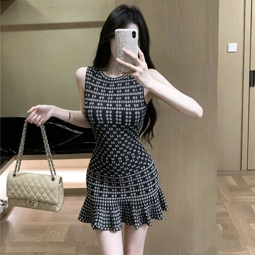 财阀千金夏装女波点高级感复古名媛包臀气质鱼尾针织连衣裙