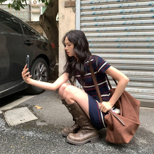 法式气质藏蓝色针织短袖连衣裙女2025夏季新款小个子收腰显瘦裙子
