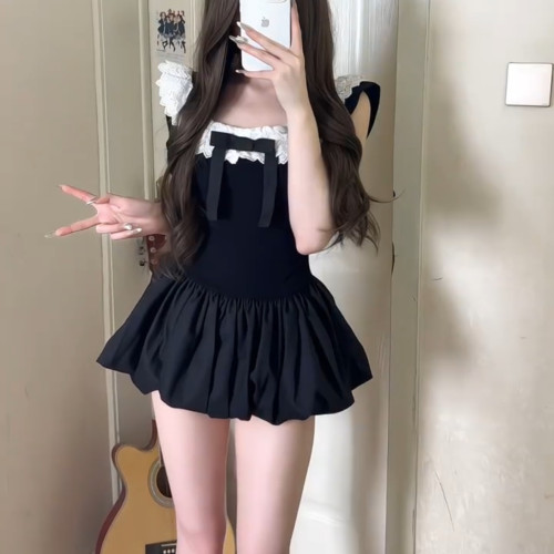 富家千金感小黑裙蕾丝拼接一字肩连衣裙女夏季收腰显瘦花苞短裙子