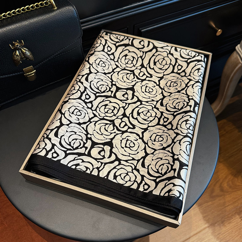 黑白色真丝丝巾女2026新款围巾春秋百搭高级感100%桑蚕丝长款披肩