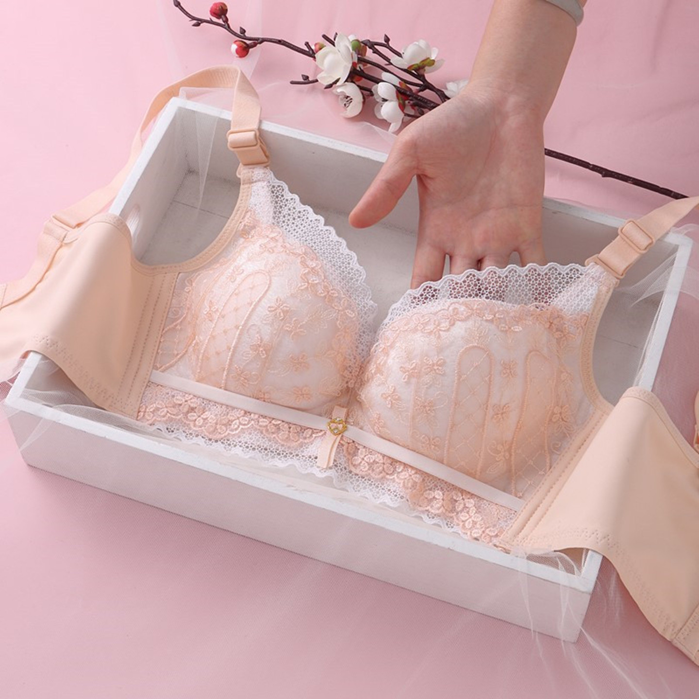 夏季肤色内衣女聚拢小胸无钢圈性感蕾丝厚薄款调整型文胸套装上托