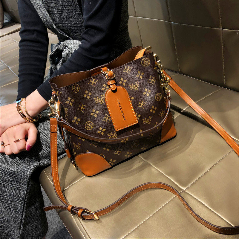 lv&fa官方旗舰店专柜包包女斜挎包百搭手提水桶包真皮高级单肩包