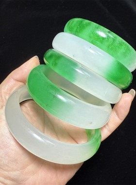 2026新坑翡翠色冰种玉手镯绿色石英岩质玉冰种飘绿花玉石处理镯子