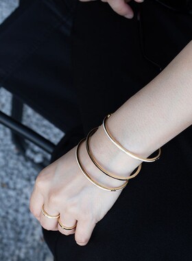 2026都市风日常佩戴黑白珐琅卡扣手镯简约时尚个性气质手饰品百搭