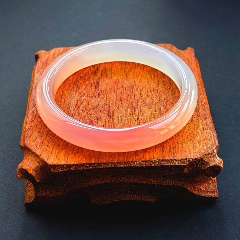 2026高冰种粉红色纯天然玉髓玛瑙手镯女款巴西马料半山半水高级感