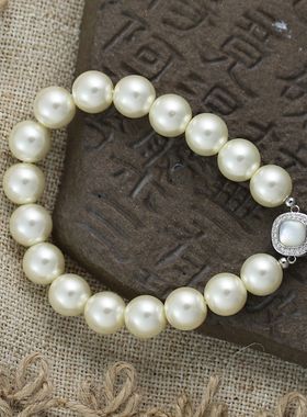 2026年新款轻奢高级真多麻色白色珍珠贝母扣手链小众精致女生手串