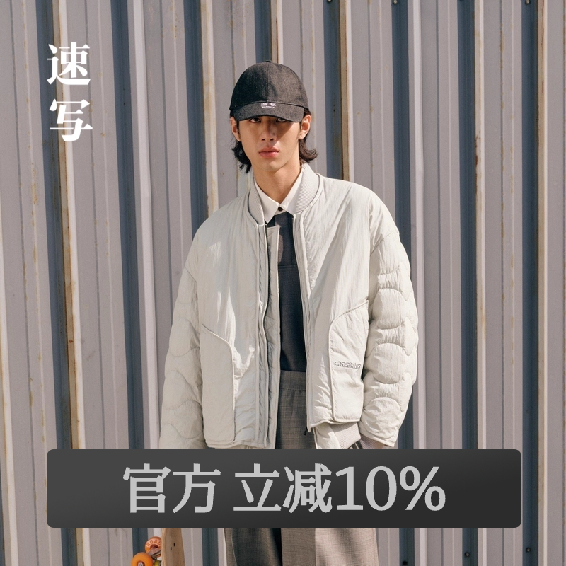 袖口和下摆的罗文做了破坏处理，细节处吸睛
