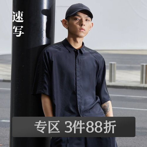 略宽松的版型穿着没有束缚感