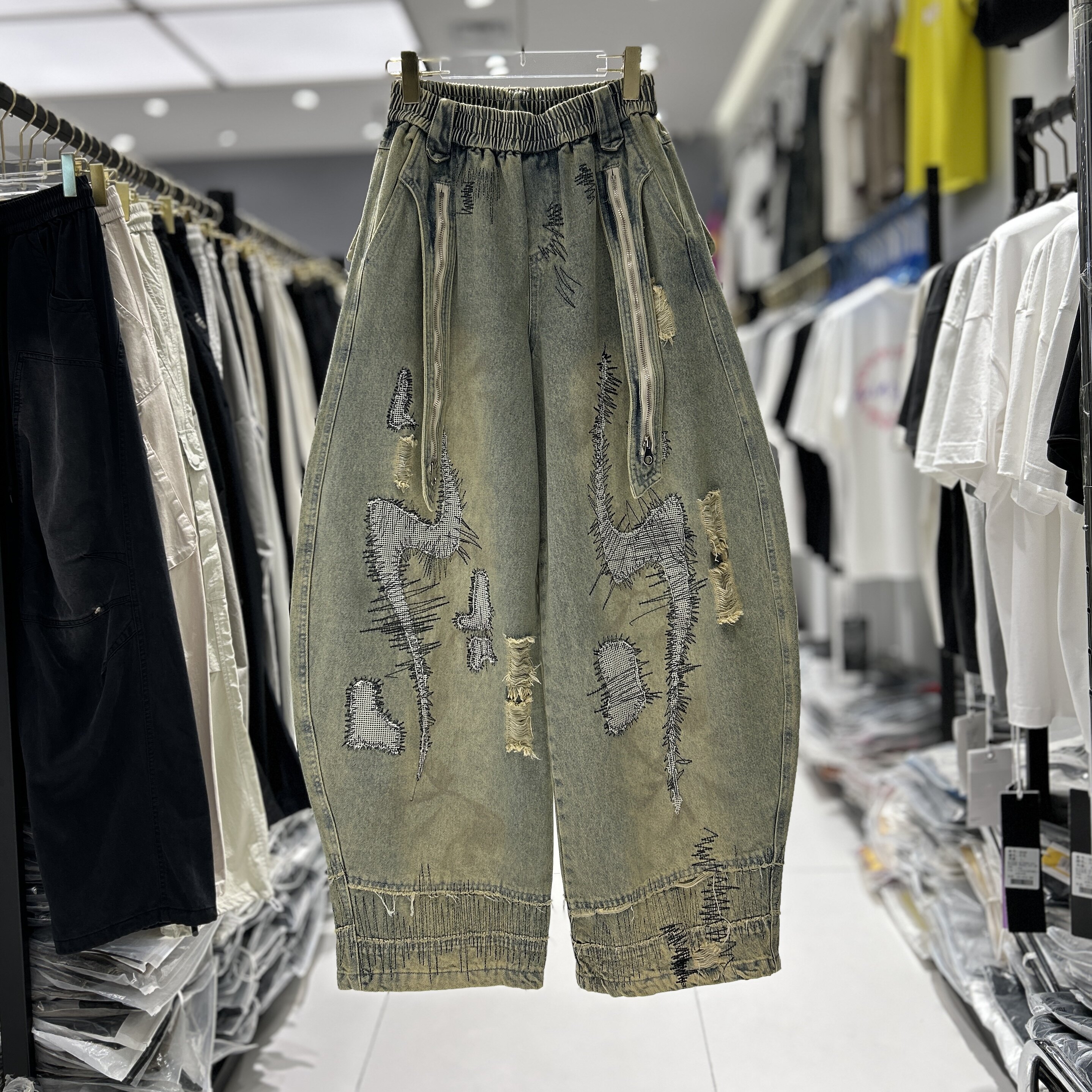 thumbnail for PERSONSOUL* Random needle embroidery stain wide-leg scimitar jeans men's heavy industry niche jeans 3339