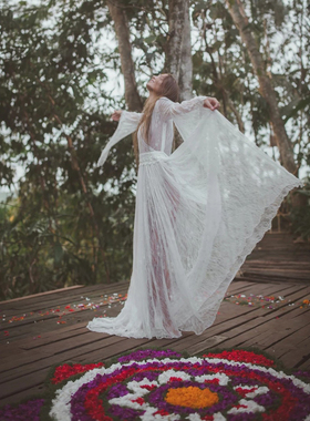 2020速卖通欧美白色性感深V领长袖蕾丝花边透视连衣长裙1140