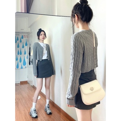 送运费险高级感灰色针织开衫毛衣