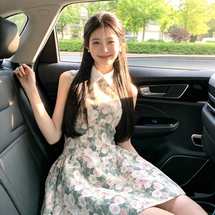 法式气质碎花无袖连衣裙子女夏季2026新款小个子海边度假漂亮短裙