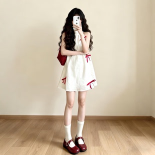 法式小个子白色挂脖连衣裙子女2026夏季新款巨好看的海边度假短裙