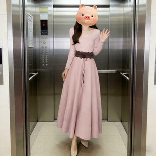 甜美温柔风粉色长袖针织连衣裙子女秋冬季内搭打底带腰带显瘦长裙