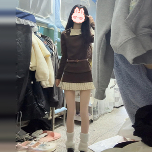 韩系撞色波点翻领长袖针织连衣裙秋冬绝美修身A字百褶短裙子女装