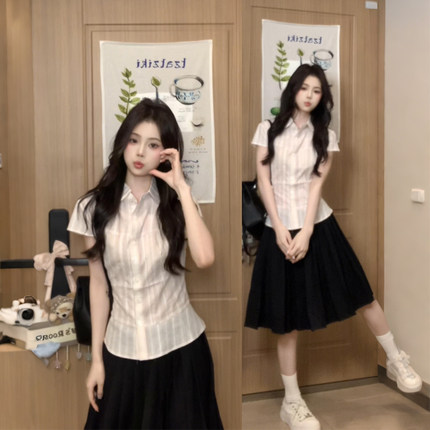 韩系甜美条纹收腰短袖衬衫女夏季2025新款设计感小众修身衬衣上衣