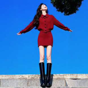 小个子新年战袍红色针织连衣裙女2026春季新款超好看的套装短裙子