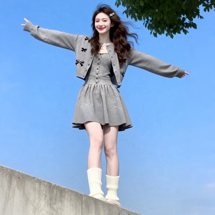 小个子香风灰色针织连衣裙女春季2026新款miu系气质显瘦套装短裙