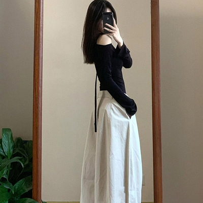 早春别致韩系穿搭简约高级感设计纯色打底上衣女高腰半身裙套装潮