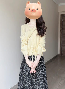 温柔风奶黄色圆领系带长袖针织开衫上衣女秋高腰碎花半身裙三件套