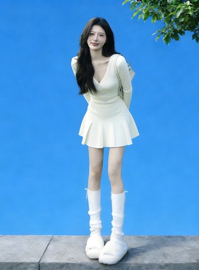 法式甜辣妹V领白色针织连衣裙女2026新款小个子气质收腰A字短裙子