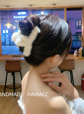 白色毛茸茸毛绒抓夹大号秋冬发夹女后脑勺马尾夹头发盘发夹子头饰