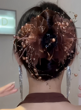 牡丹花羽毛流苏抓夹女2024新款发夹后脑勺显发量蓬松高颅顶鲨鱼夹